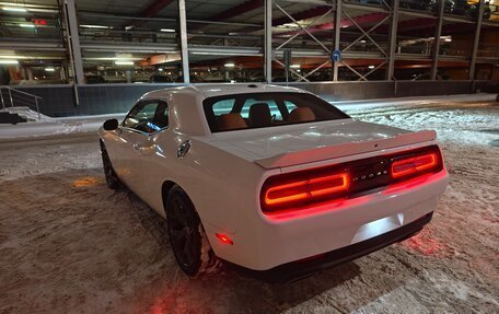 Dodge Challenger III рестайлинг 2, 2019 год, 4 500 000 рублей, 6 фотография