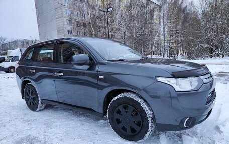 Mitsubishi Outlander III рестайлинг 3, 2014 год, 1 550 000 рублей, 2 фотография