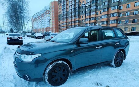 Mitsubishi Outlander III рестайлинг 3, 2014 год, 1 550 000 рублей, 3 фотография