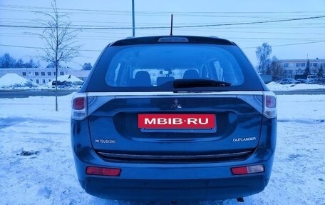 Mitsubishi Outlander III рестайлинг 3, 2014 год, 1 550 000 рублей, 10 фотография