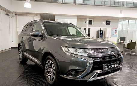 Mitsubishi Outlander III рестайлинг 3, 2022 год, 2 990 000 рублей, 3 фотография