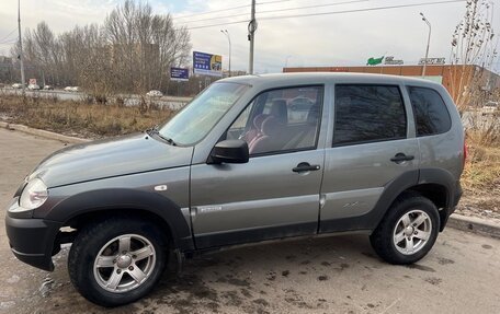 Chevrolet Niva I рестайлинг, 2018 год, 300 000 рублей, 3 фотография