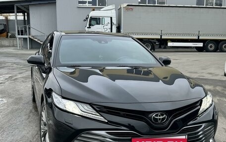 Toyota Camry, 2019 год, 3 550 000 рублей, 2 фотография