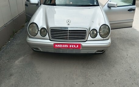 Mercedes-Benz E-Класс, 1996 год, 330 000 рублей, 2 фотография