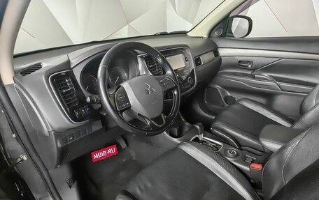 Mitsubishi Outlander III рестайлинг 3, 2015 год, 1 695 000 рублей, 14 фотография