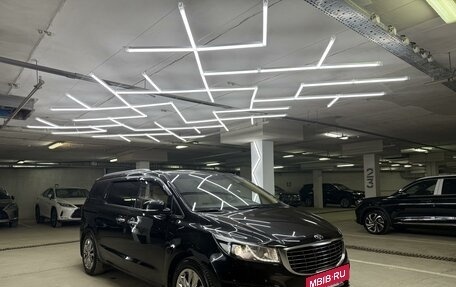 KIA Carnival III, 2017 год, 2 600 000 рублей, 7 фотография