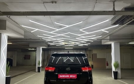 KIA Carnival III, 2017 год, 2 600 000 рублей, 4 фотография