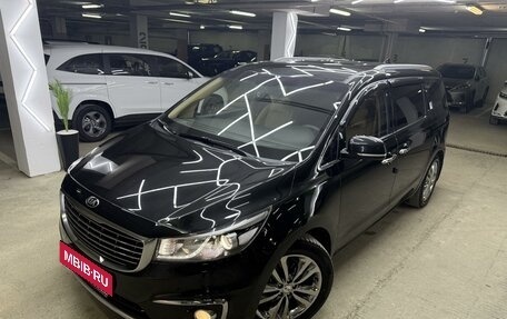 KIA Carnival III, 2017 год, 2 600 000 рублей, 9 фотография