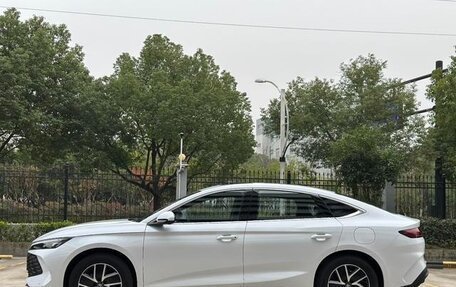 BYD Qin, 2024 год, 2 550 000 рублей, 3 фотография