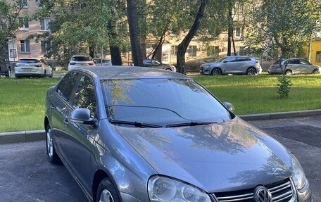 Volkswagen Jetta VI, 2010 год, 650 000 рублей, 2 фотография