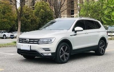 Volkswagen Tiguan II, 2021 год, 2 200 000 рублей, 1 фотография