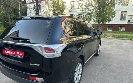 Mitsubishi Outlander III рестайлинг 3, 2014 год, 1 750 000 рублей, 3 фотография