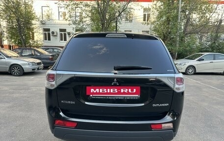 Mitsubishi Outlander III рестайлинг 3, 2014 год, 1 750 000 рублей, 2 фотография