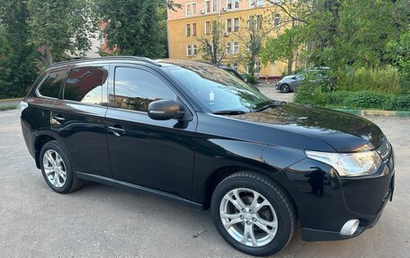 Mitsubishi Outlander III рестайлинг 3, 2014 год, 1 750 000 рублей, 9 фотография