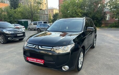 Mitsubishi Outlander III рестайлинг 3, 2014 год, 1 750 000 рублей, 13 фотография