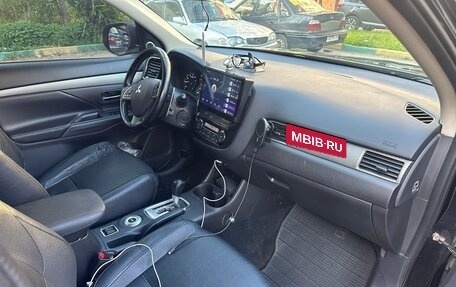 Mitsubishi Outlander III рестайлинг 3, 2014 год, 1 750 000 рублей, 11 фотография