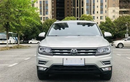 Volkswagen Tiguan II, 2021 год, 2 200 000 рублей, 3 фотография