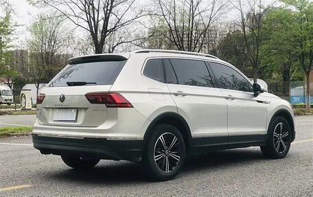 Volkswagen Tiguan II, 2021 год, 2 200 000 рублей, 13 фотография