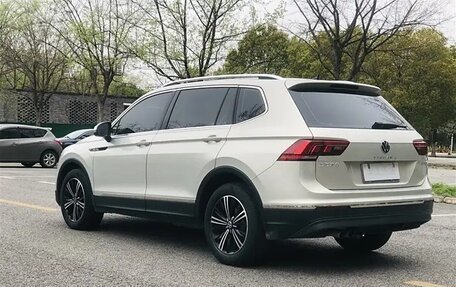 Volkswagen Tiguan II, 2021 год, 2 200 000 рублей, 12 фотография