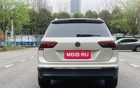 Volkswagen Tiguan II, 2021 год, 2 200 000 рублей, 4 фотография