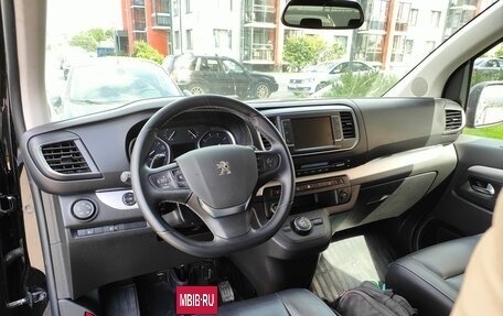 Peugeot Traveller I, 2021 год, 3 752 000 рублей, 9 фотография