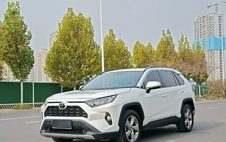 Toyota RAV4, 2021 год, 2 600 000 рублей, 1 фотография