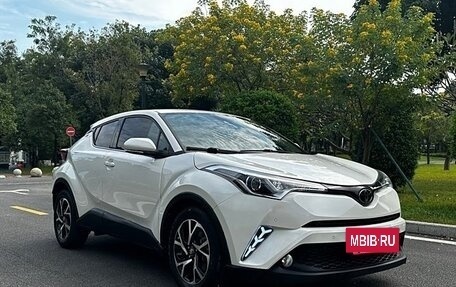 Toyota C-HR I рестайлинг, 2022 год, 2 290 000 рублей, 2 фотография