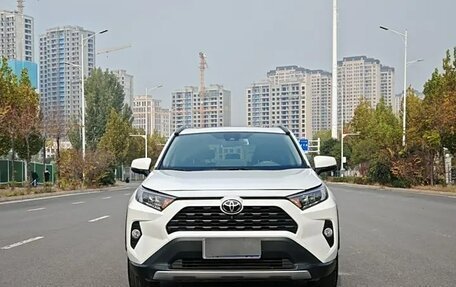 Toyota RAV4, 2021 год, 2 600 000 рублей, 2 фотография