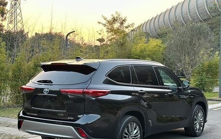 Toyota Highlander, 2022 год, 4 940 000 рублей, 5 фотография