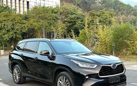 Toyota Highlander, 2022 год, 4 940 000 рублей, 3 фотография