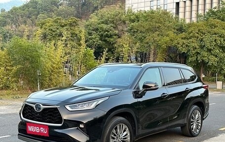 Toyota Highlander, 2022 год, 4 940 000 рублей, 1 фотография