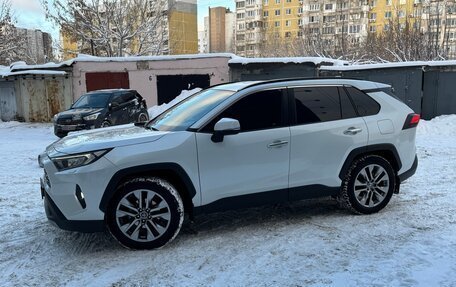 Toyota RAV4, 2020 год, 3 290 000 рублей, 9 фотография