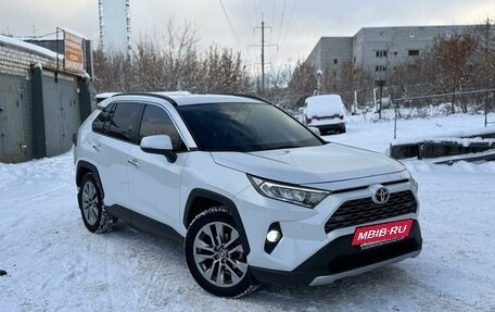 Toyota RAV4, 2020 год, 3 290 000 рублей, 3 фотография