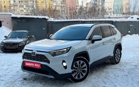 Toyota RAV4, 2020 год, 3 290 000 рублей, 10 фотография