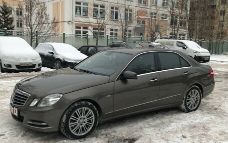 Mercedes-Benz E-Класс, 2011 год, 1 950 000 рублей, 2 фотография