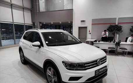 Volkswagen Tiguan II, 2018 год, 3 162 000 рублей, 7 фотография