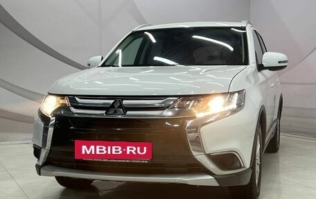 Mitsubishi Outlander III рестайлинг 3, 2016 год, 1 748 000 рублей, 2 фотография