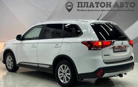 Mitsubishi Outlander III рестайлинг 3, 2016 год, 1 748 000 рублей, 11 фотография