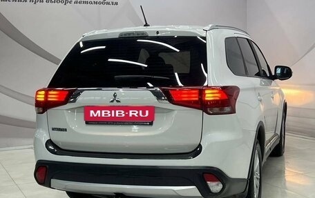 Mitsubishi Outlander III рестайлинг 3, 2016 год, 1 748 000 рублей, 8 фотография