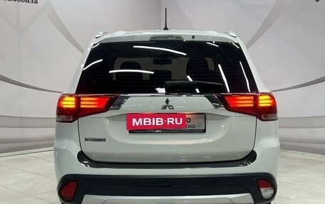 Mitsubishi Outlander III рестайлинг 3, 2016 год, 1 748 000 рублей, 9 фотография