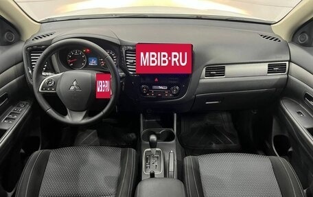 Mitsubishi Outlander III рестайлинг 3, 2016 год, 1 748 000 рублей, 16 фотография