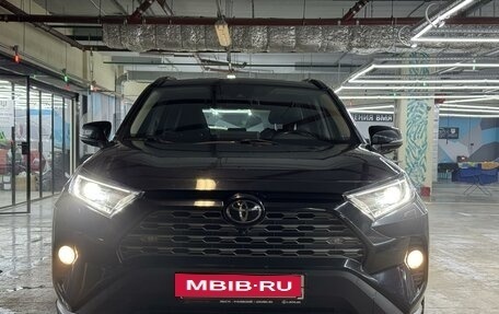 Toyota RAV4, 2019 год, 3 800 000 рублей, 2 фотография