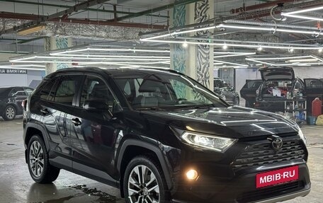 Toyota RAV4, 2019 год, 3 800 000 рублей, 3 фотография