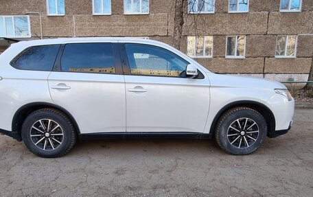 Mitsubishi Outlander III рестайлинг 3, 2014 год, 1 647 000 рублей, 7 фотография