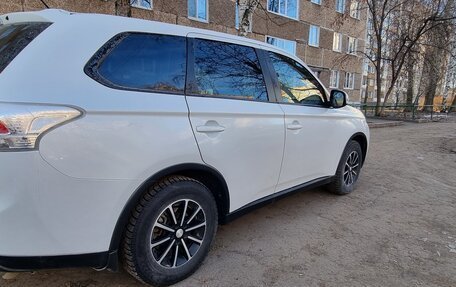 Mitsubishi Outlander III рестайлинг 3, 2014 год, 1 647 000 рублей, 6 фотография