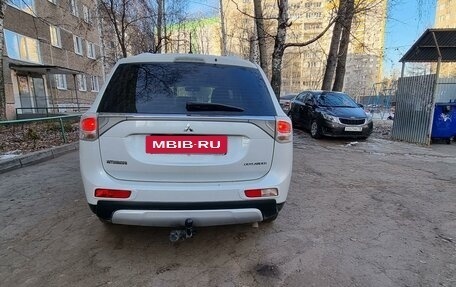 Mitsubishi Outlander III рестайлинг 3, 2014 год, 1 647 000 рублей, 5 фотография