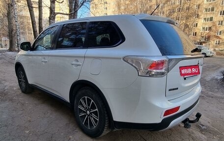 Mitsubishi Outlander III рестайлинг 3, 2014 год, 1 647 000 рублей, 4 фотография