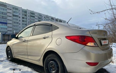 Hyundai Solaris II рестайлинг, 2011 год, 750 000 рублей, 12 фотография