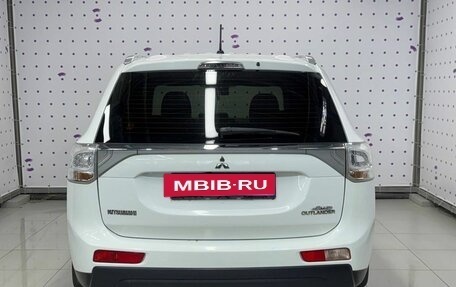 Mitsubishi Outlander III рестайлинг 3, 2013 год, 1 099 000 рублей, 6 фотография