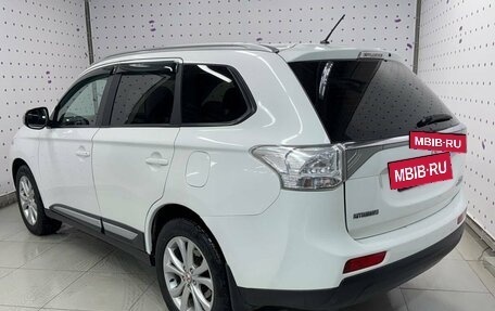 Mitsubishi Outlander III рестайлинг 3, 2013 год, 1 099 000 рублей, 4 фотография